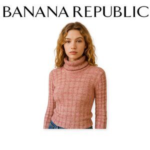 Banana Republic Vintage 100 Percent Merino Wool Pink Turtleneck Sweater Medium